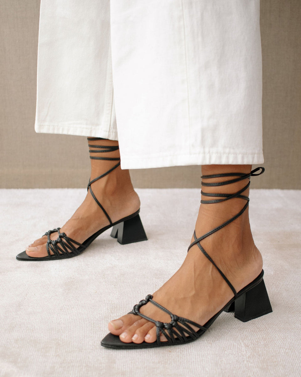 The Mirage Sandal by Alohas Total Black THE SKINNY