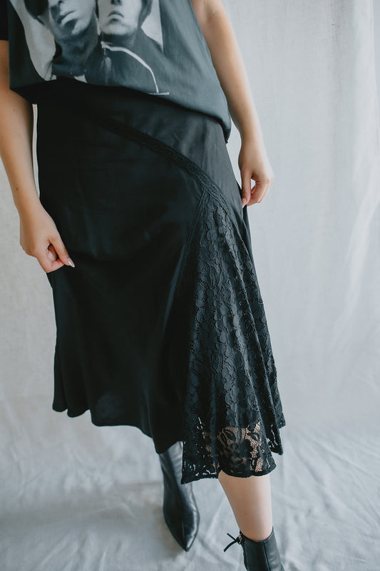 The Lace Reverie Skirt -  Black
